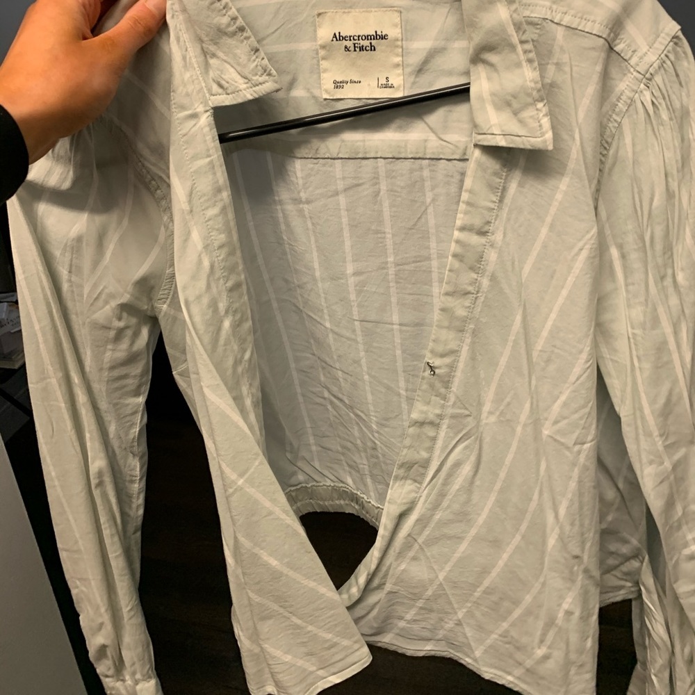 Light green and white wrap blouse - Picture 2 of 3